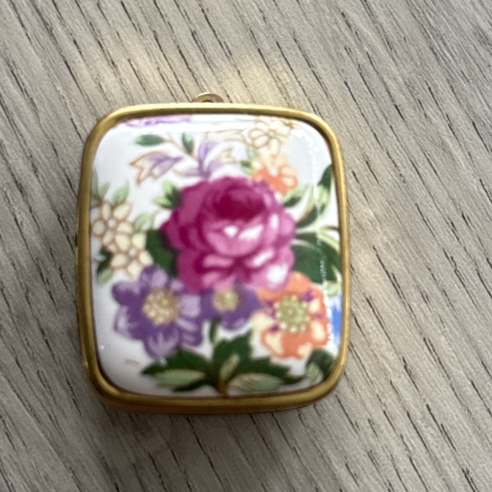 Floral Porcelain Pendant with Gold Trim Music Box
